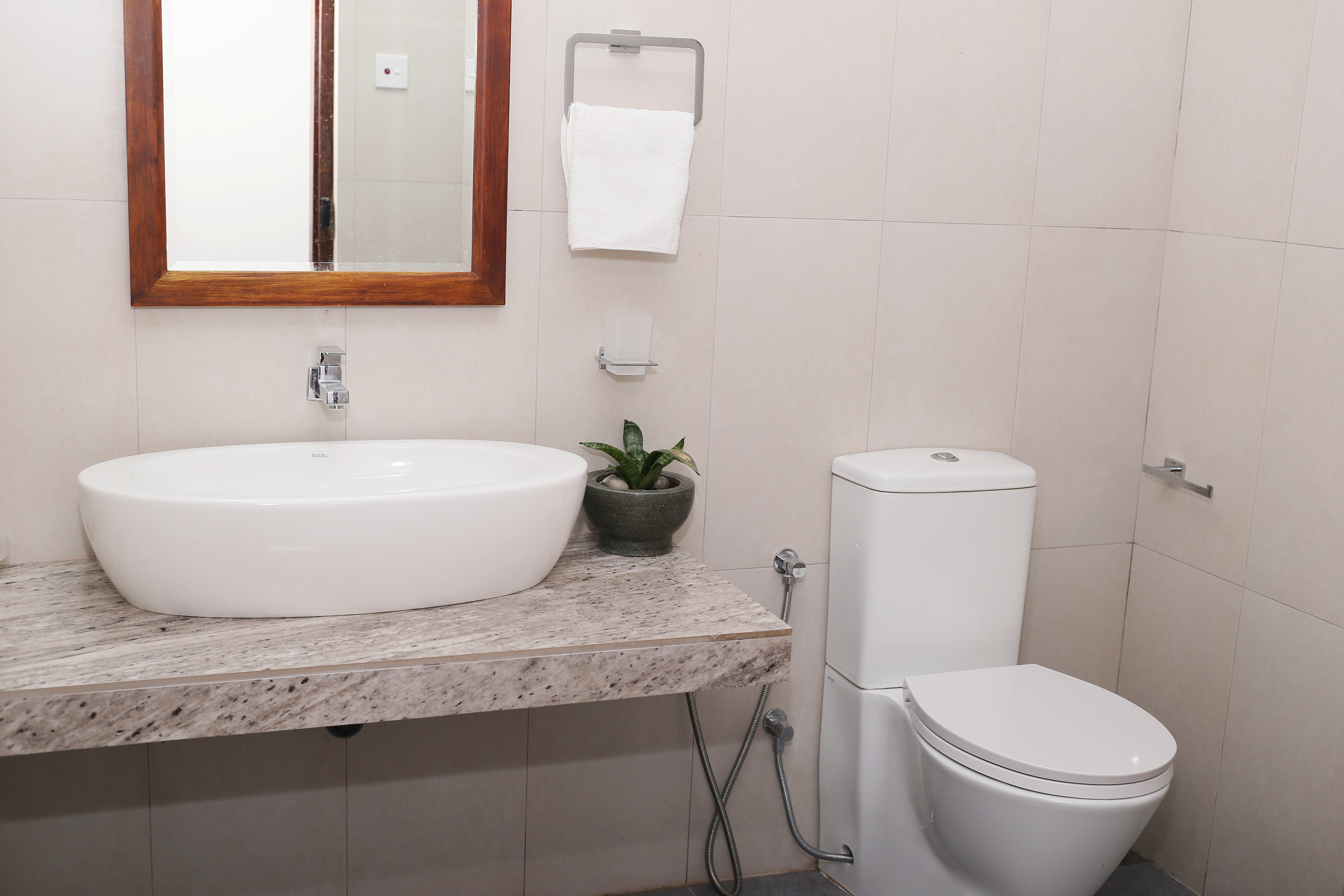 Ensuite bathroom with modern fittings at Lion Shade Bungalow